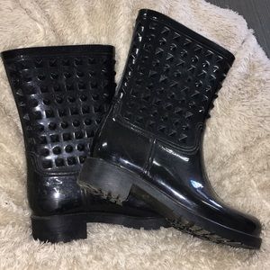 Fashion rain boots